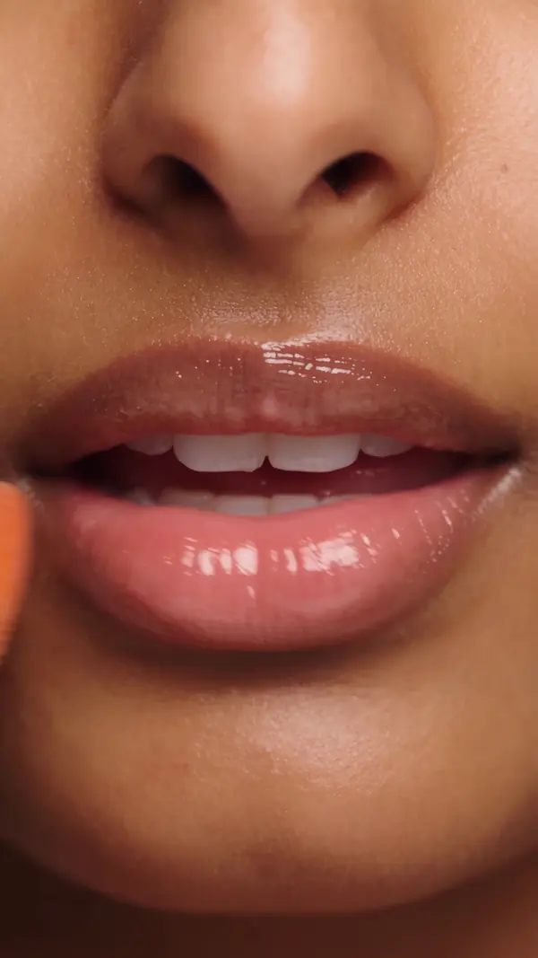 Rasa Beauty - Macro gloss shot, six-second hook